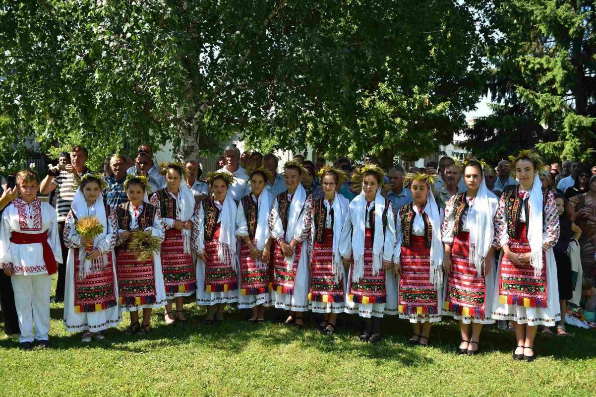 Satul românesc, spațiu de cultură şi permanență 124700