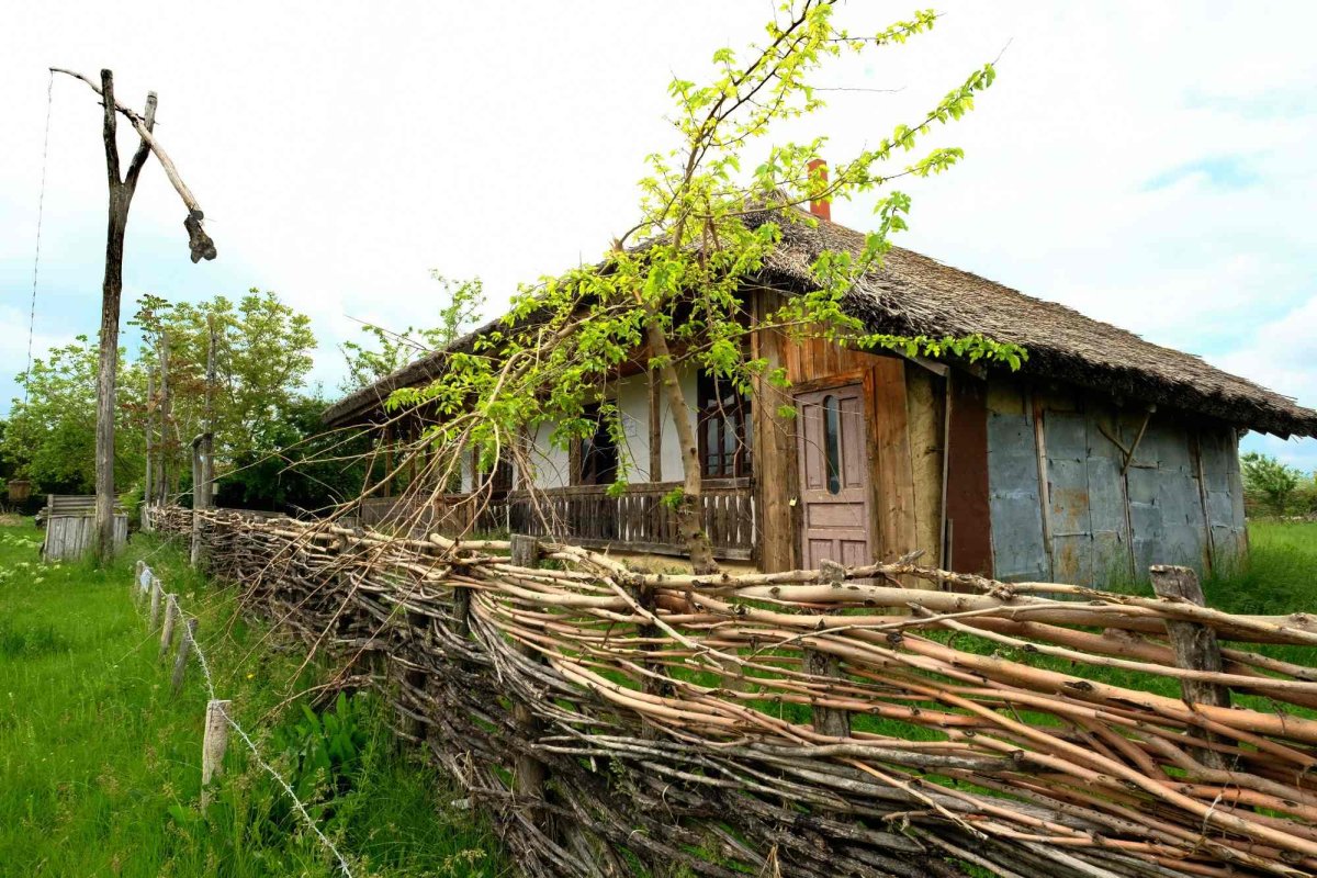 Satul românesc, spațiu de cultură şi permanență 124704