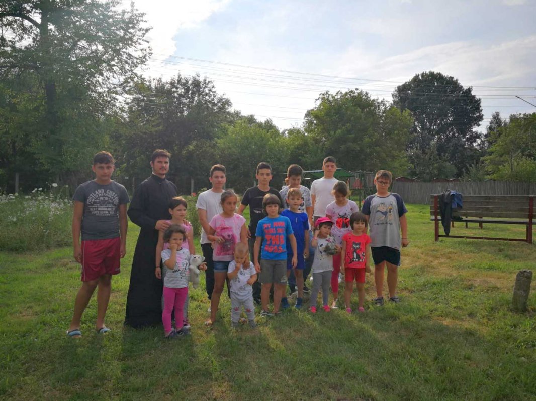 Cateheză şi filantropie în parohiile vâlcene 124787