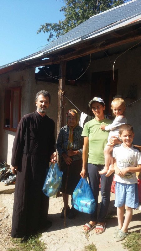 Cateheză şi filantropie în parohiile vâlcene 124788
