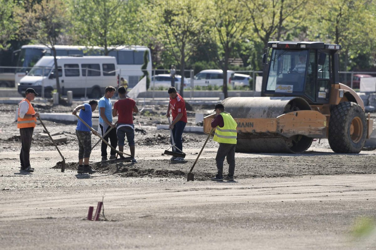 Piaţa muncii „absoarbe” încă 10.000 de lucrători extracomunitari 124769