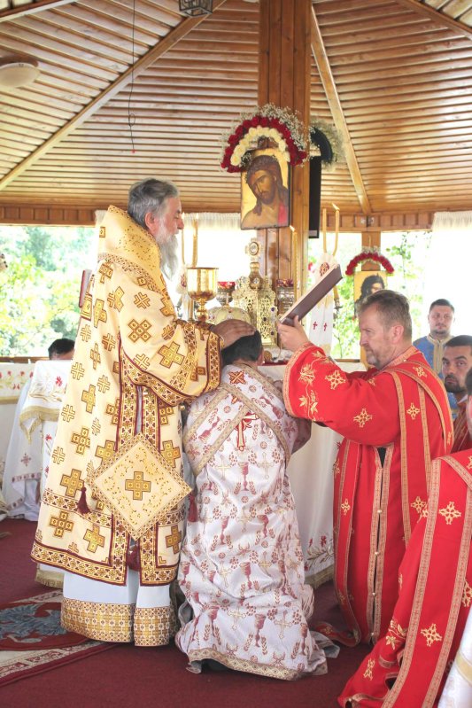 Sfinte Liturghii arhiereşti în trei mănăstiri oltene 124943