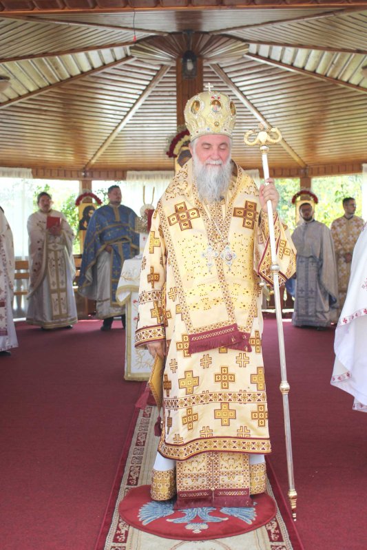 Sfinte Liturghii arhiereşti în trei mănăstiri oltene 124946