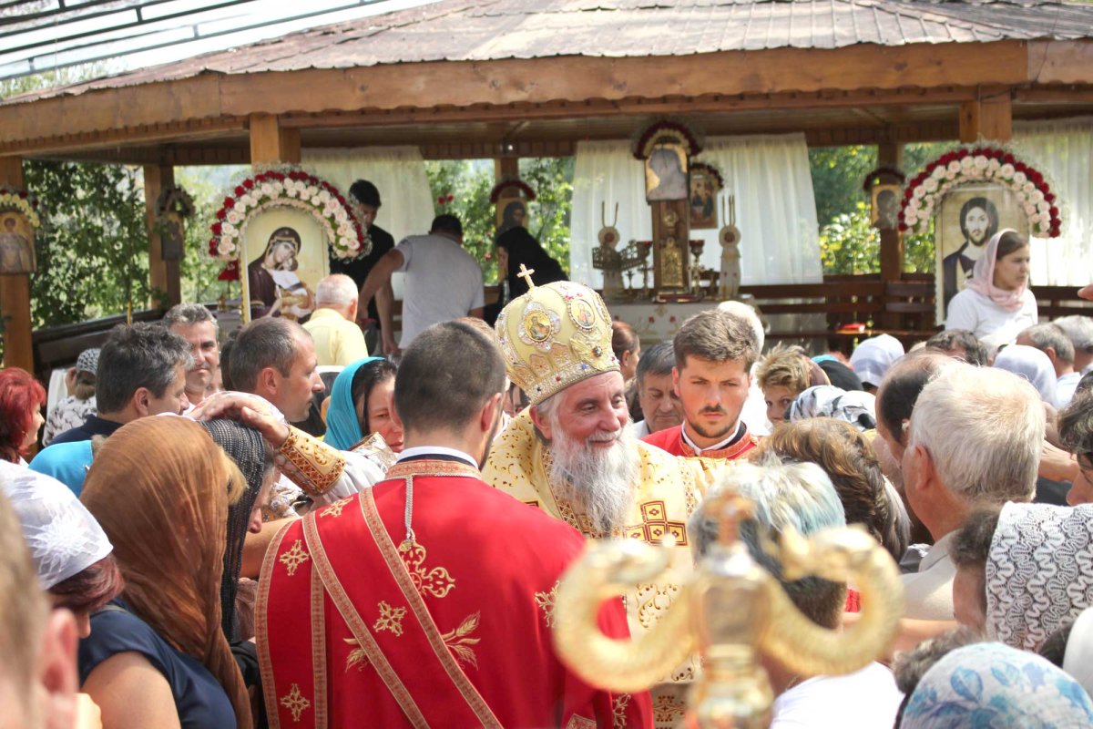 Sfinte Liturghii arhiereşti în trei mănăstiri oltene 124948