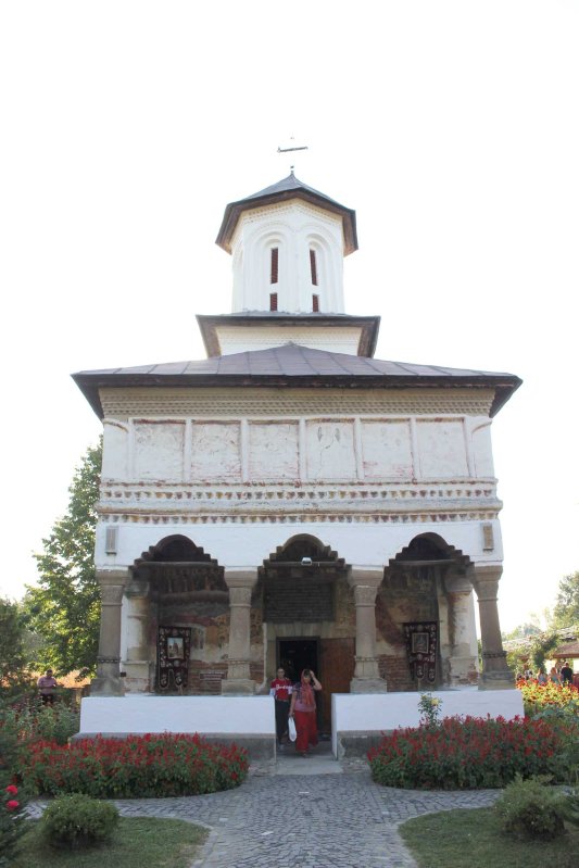 Sfinte Liturghii arhiereşti în trei mănăstiri oltene 124949