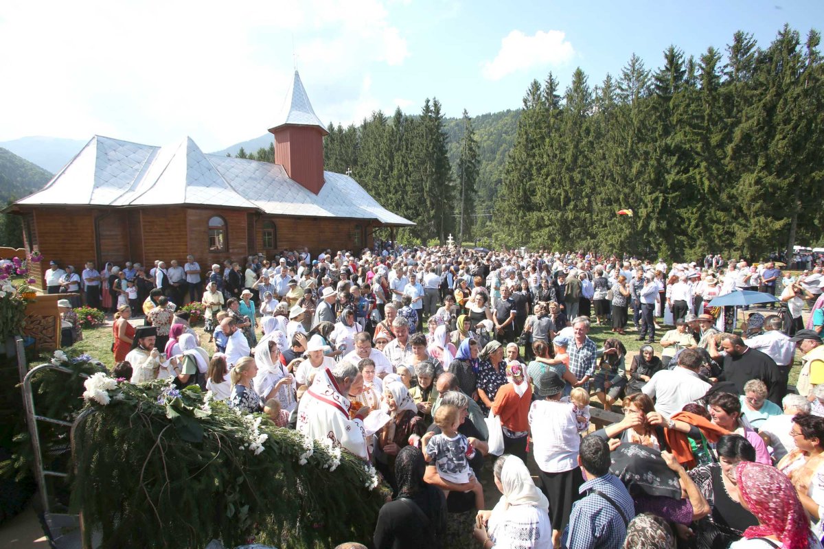 Slujiri arhiereşti şi hramuri la praznicul Tăierii capului Sfântului Ioan Botezătorul 124957