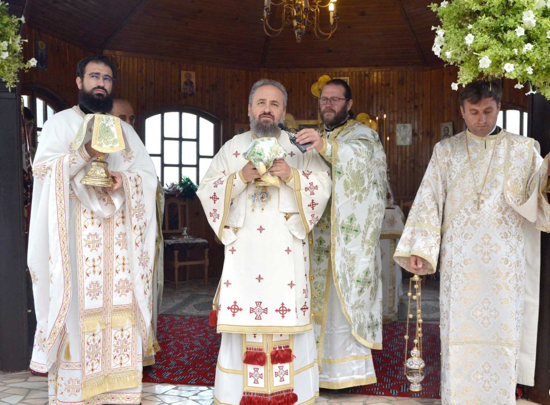 Slujiri arhiereşti şi hramuri la praznicul Tăierii capului Sfântului Ioan Botezătorul 124962
