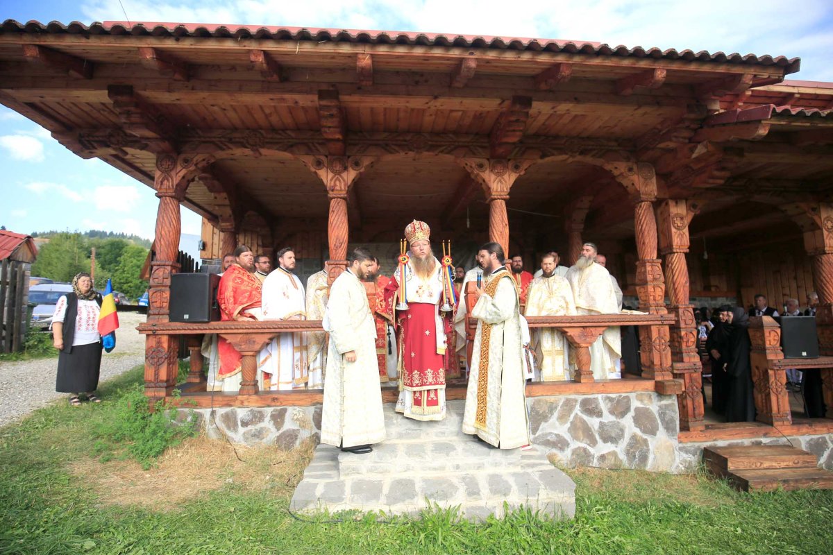 Slujiri arhiereşti şi hramuri la praznicul Tăierii capului Sfântului Ioan Botezătorul 124963