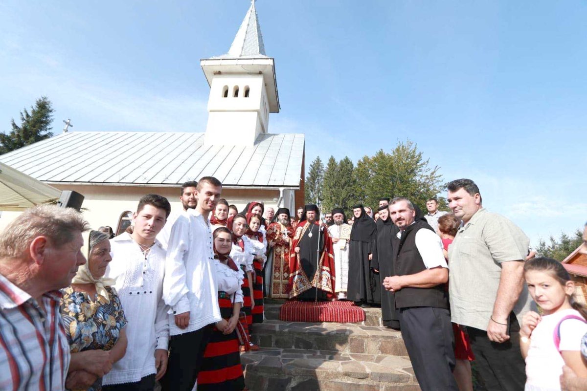 Slujiri arhiereşti şi hramuri la praznicul Tăierii capului Sfântului Ioan Botezătorul 124964