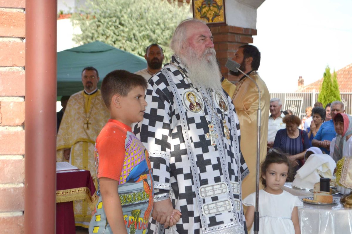 Slujiri arhiereşti şi hramuri la praznicul Tăierii capului Sfântului Ioan Botezătorul 124966