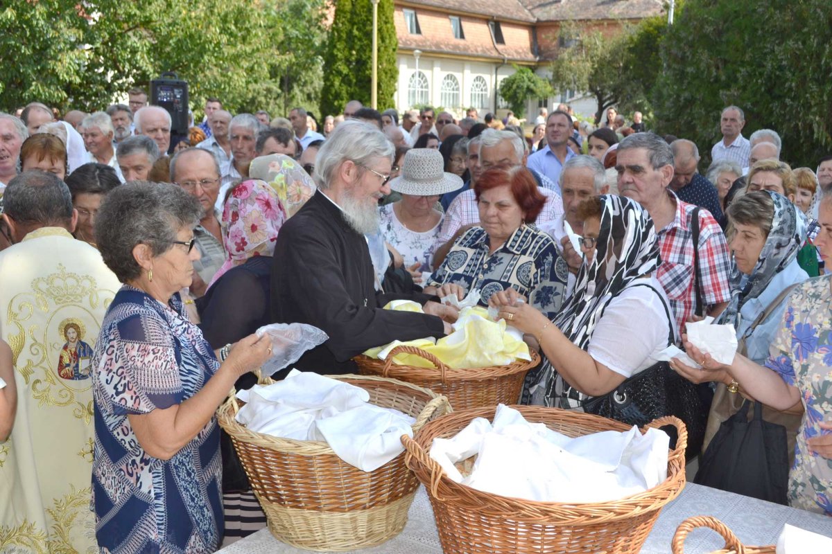Slujiri arhiereşti şi hramuri la praznicul Tăierii capului Sfântului Ioan Botezătorul 124967