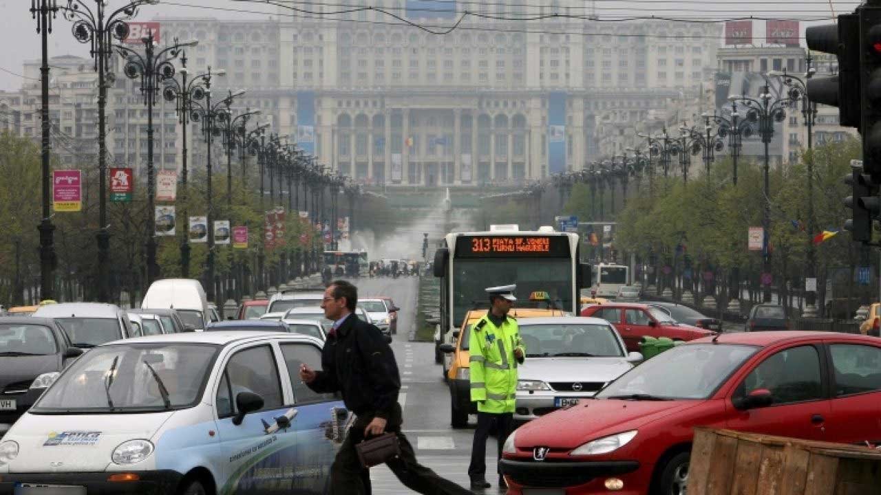 Cine posedă identitatea, individul sau comunitatea? 124677