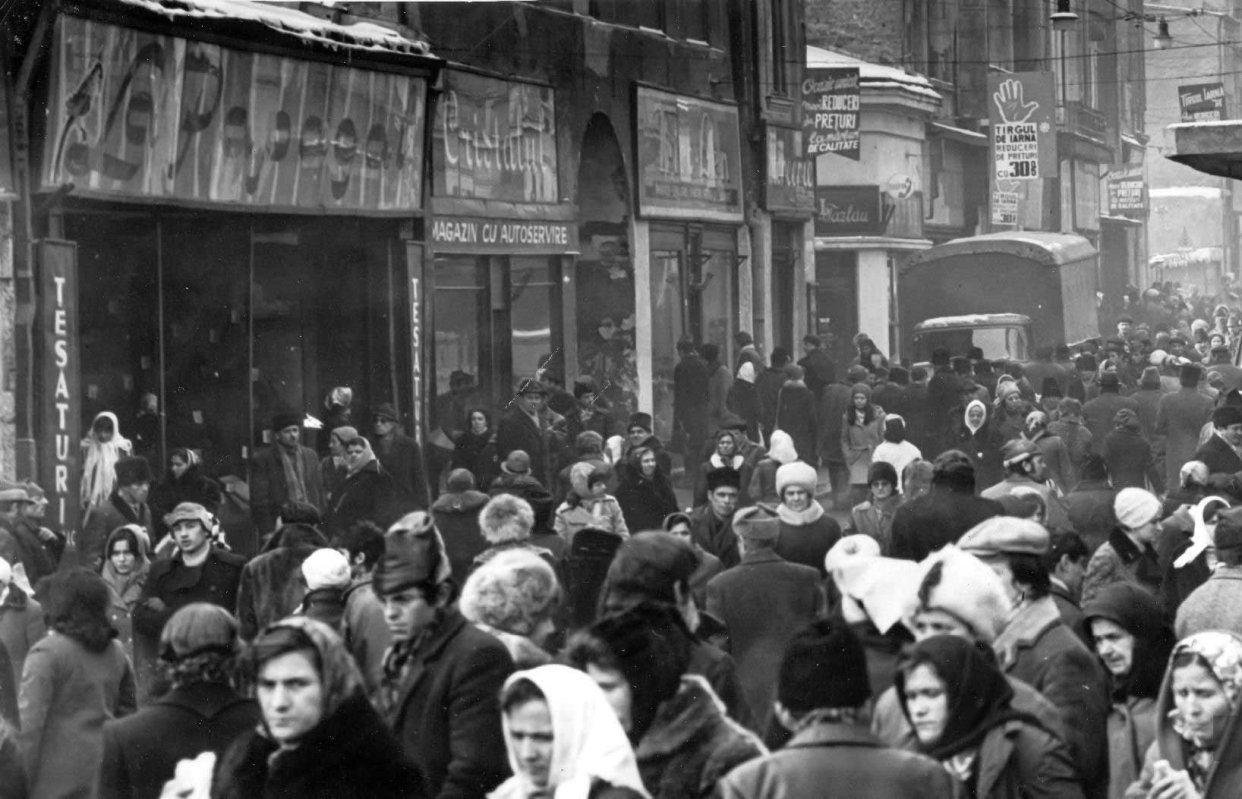 Cine posedă identitatea, individul sau comunitatea? 124678