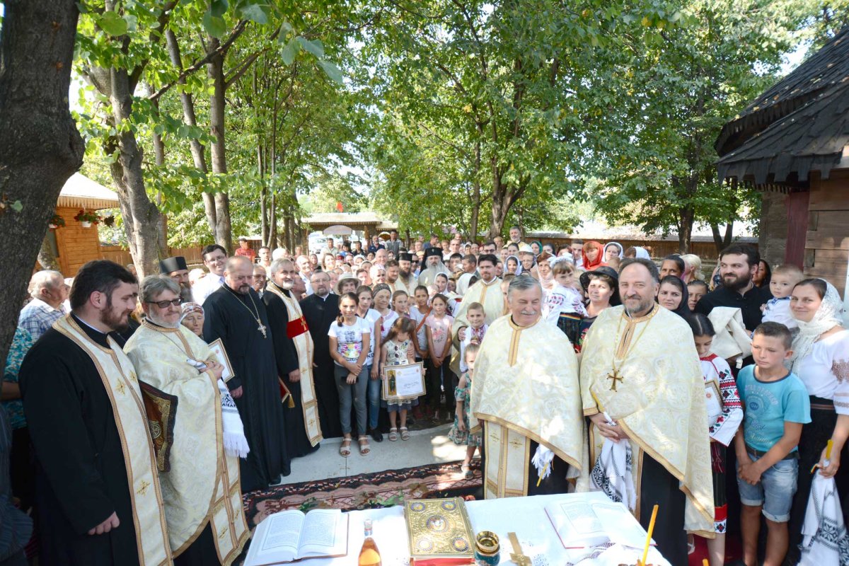 IPS Părinte Teofan în vizită pastorală la parohiile din judeţul Botoşani 125034