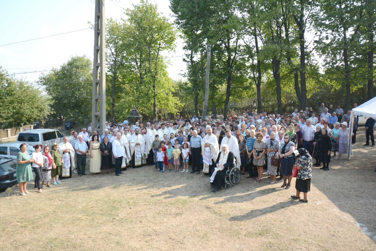 IPS Părinte Teofan în vizită pastorală la parohiile din judeţul Botoşani 125035