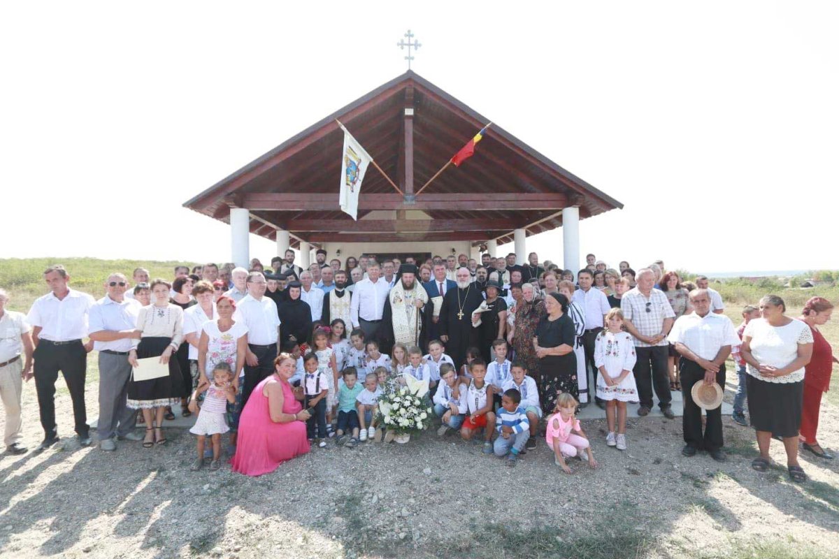 Slujiri arhiereşti şi hramuri 124991