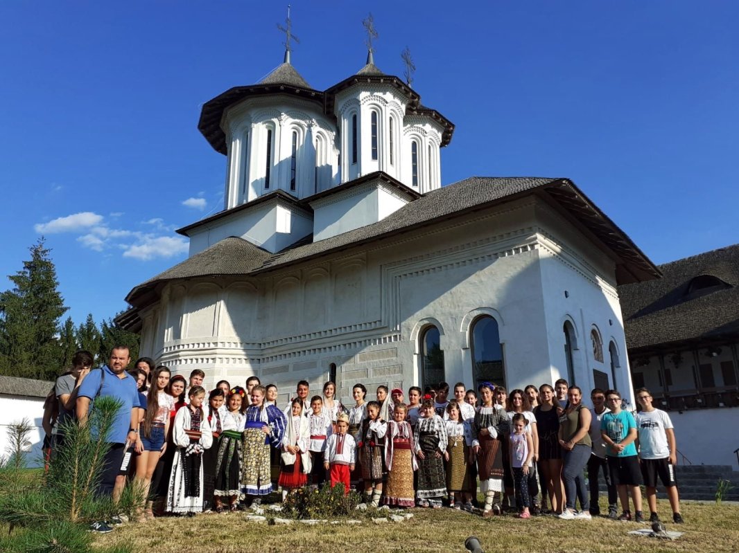 Bucuria copilăriei în tărâmul autentic al satului 125046