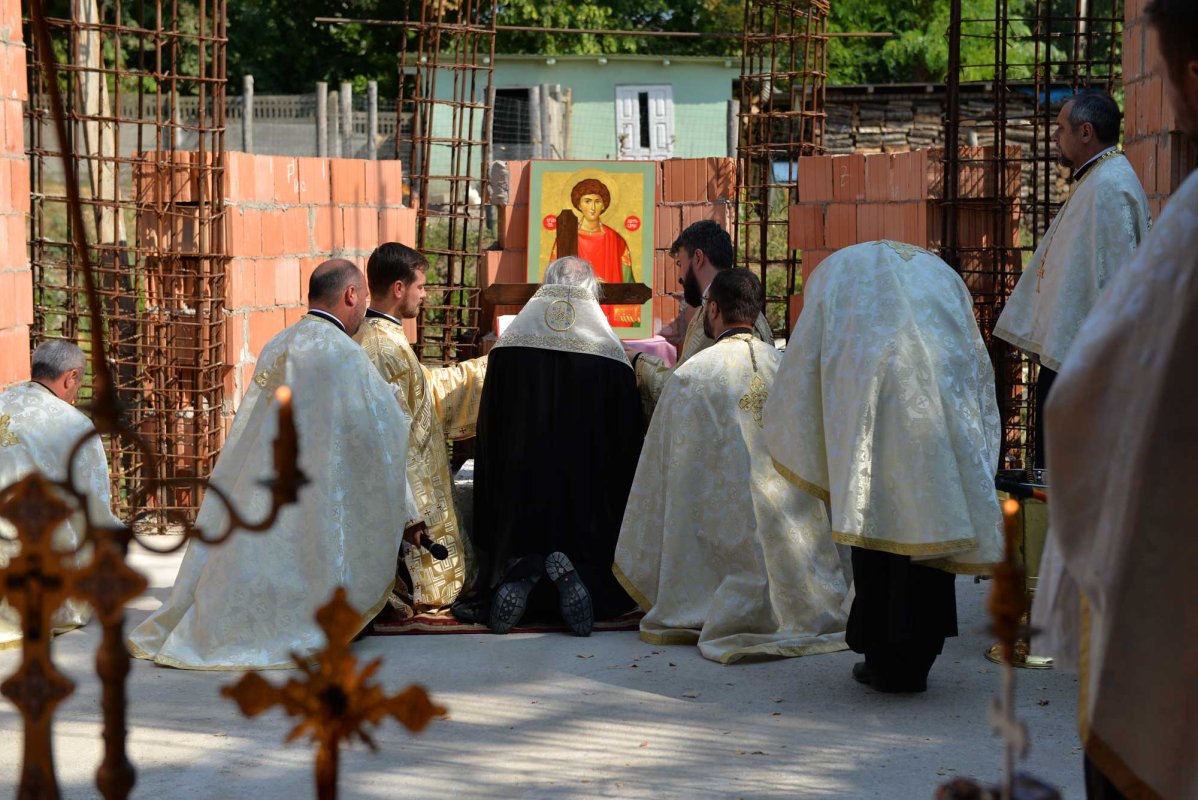IPS Teofan a pus piatra de temelie pentru viitoarea biserică a Centrului medical din Răducăneni 125165