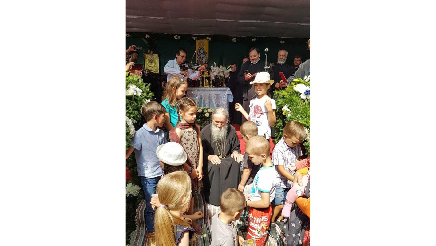 Sfântul Ierarh Ioan de la Râşca şi Secu, sărbătorit la aşezământul monahal căruia îi este ocrotitor 125167