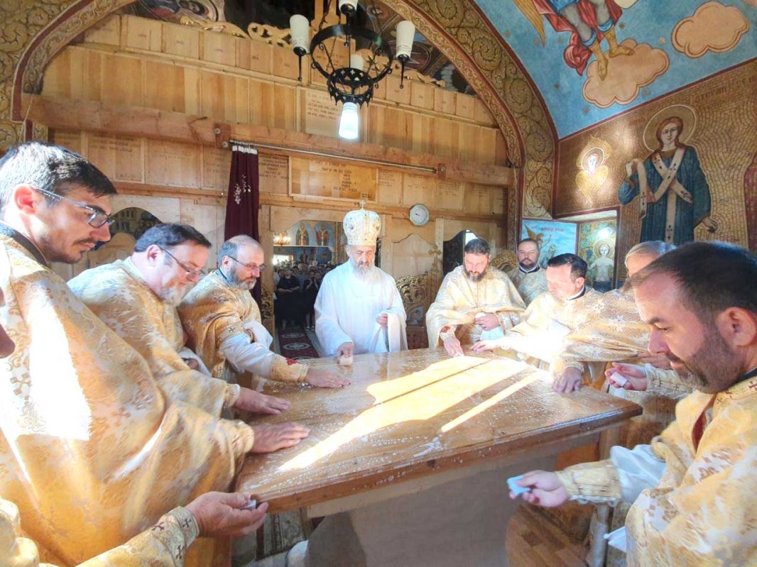 Slujiri arhiereşti în Duminica a 11-a după Rusalii 125100