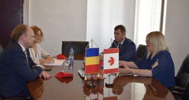 Şcoală româno-canadiană la Sibiu 125208