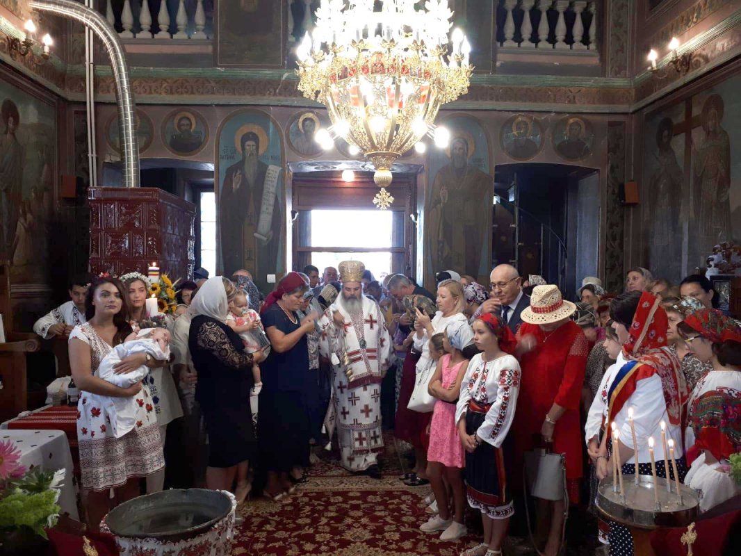 Slujbe arhiereşti în Mitropolia Moldovei şi Bucovinei 125219