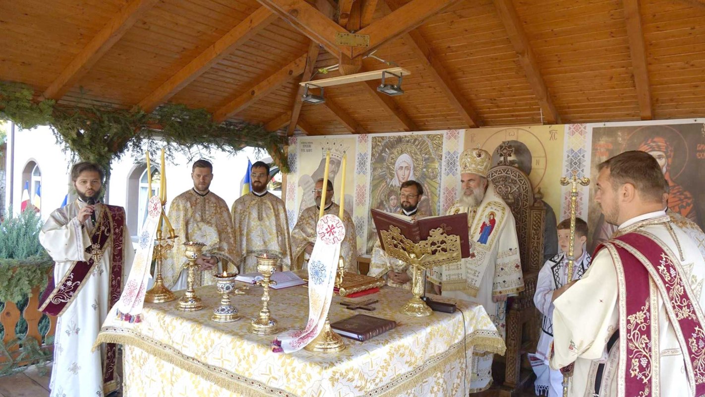 Slujbe arhiereşti în Mitropolia Moldovei şi Bucovinei 125220