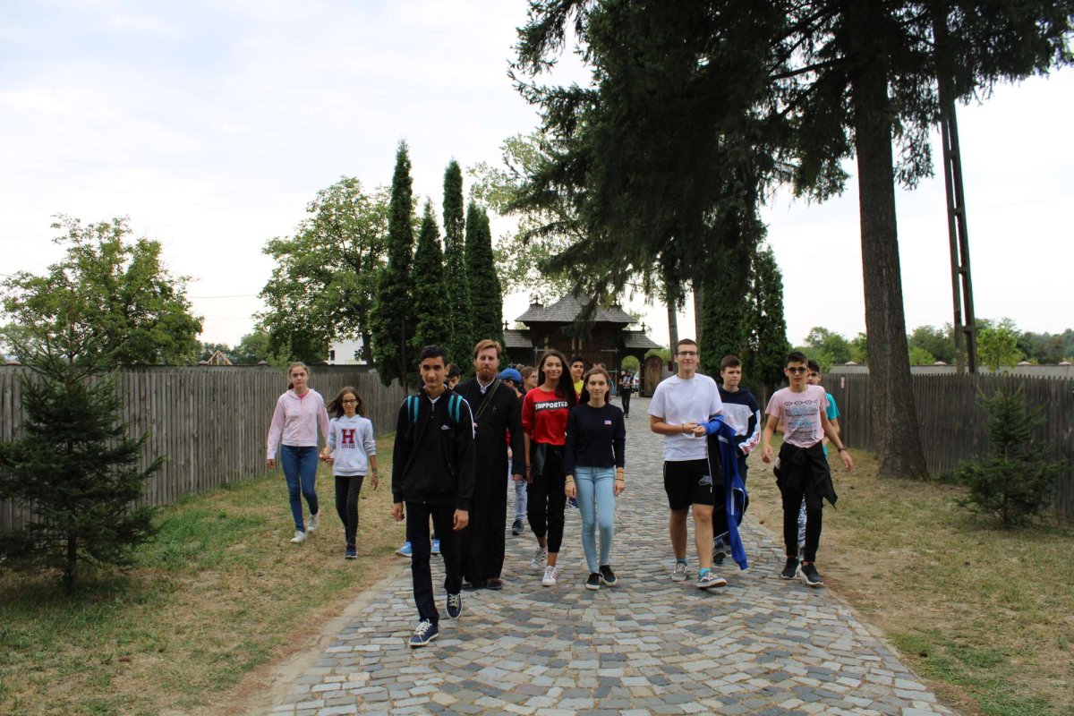 Tabără etnografică la mănăstirea vâlceană Bistrița 125187