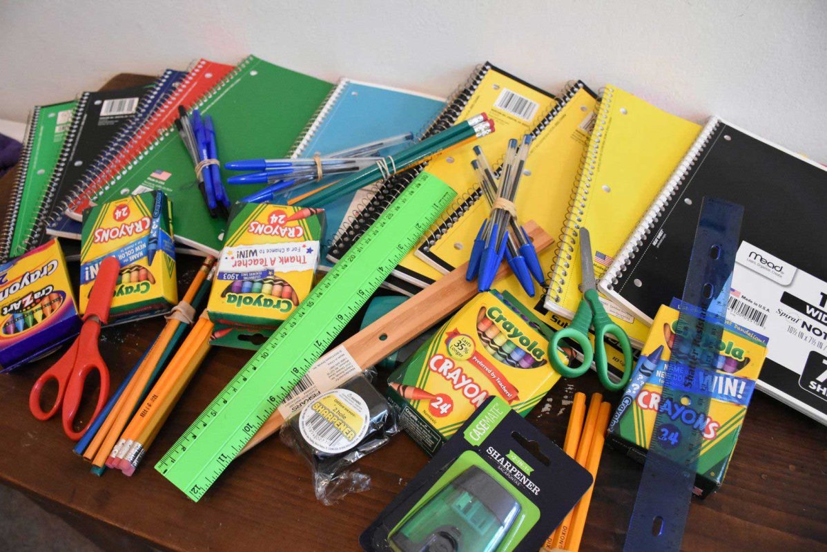 275 de ghiozdane pentru copiii rromi de la Pata Rât – Cluj, dăruite de Părintele Mitropolit Andrei 125287