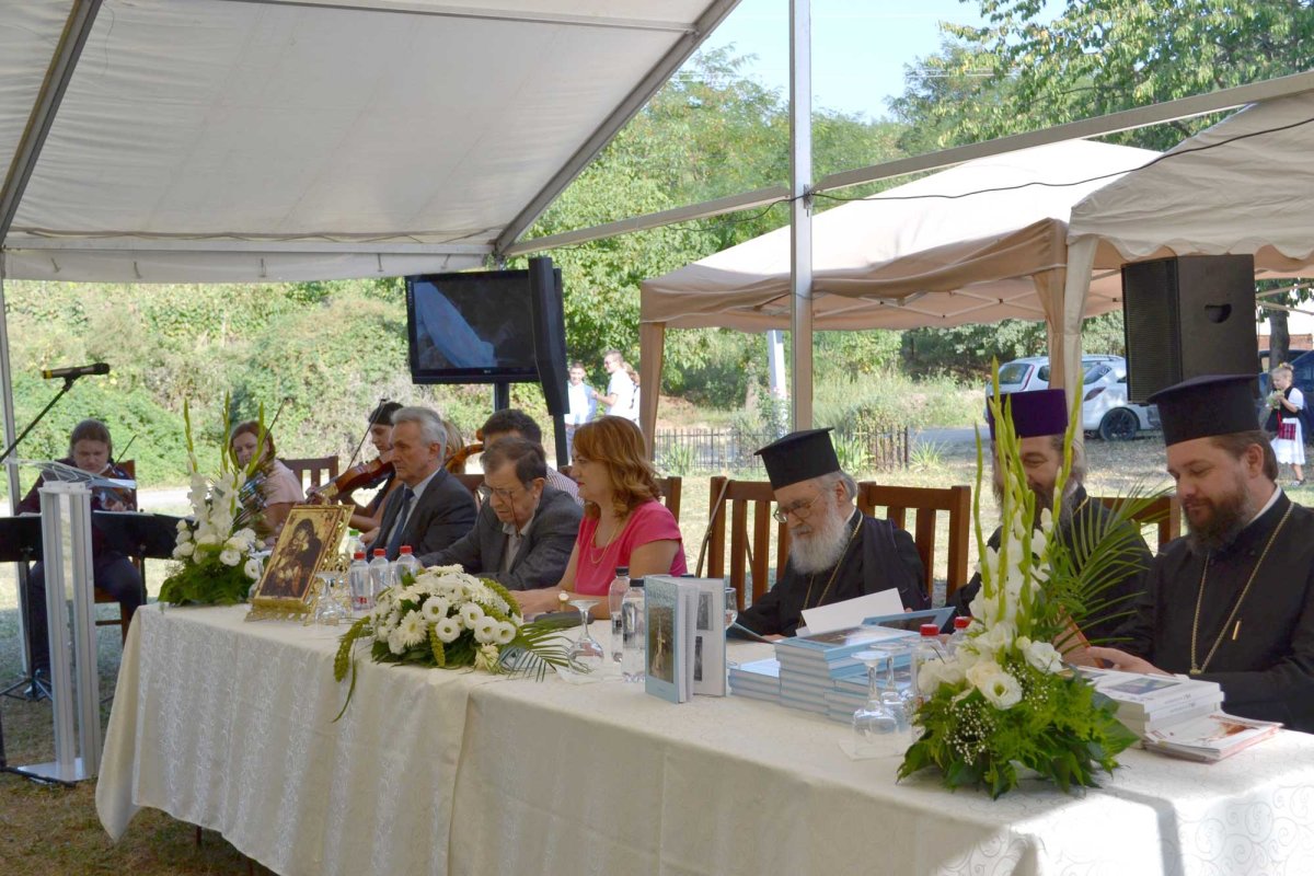 Lansarea cărţii „270 de ani spre cer”, în Parohia Galşa, Arad 125276