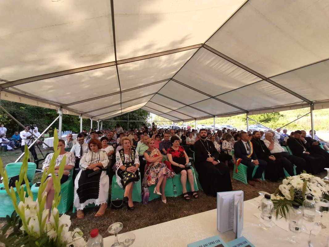 Lansarea cărţii „270 de ani spre cer”, în Parohia Galşa, Arad 125277
