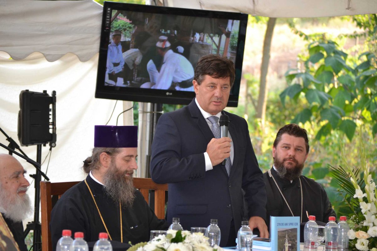 Lansarea cărţii „270 de ani spre cer”, în Parohia Galşa, Arad 125278