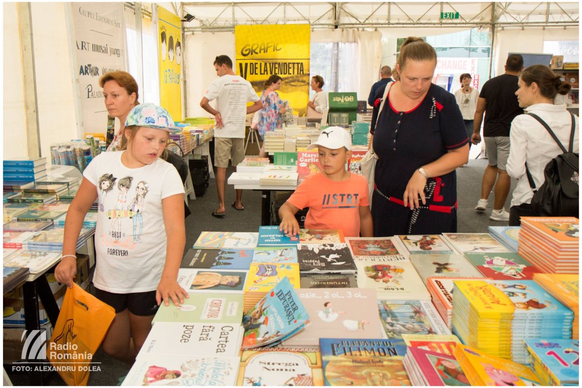 Târg Gaudeamus la Braşov 125239