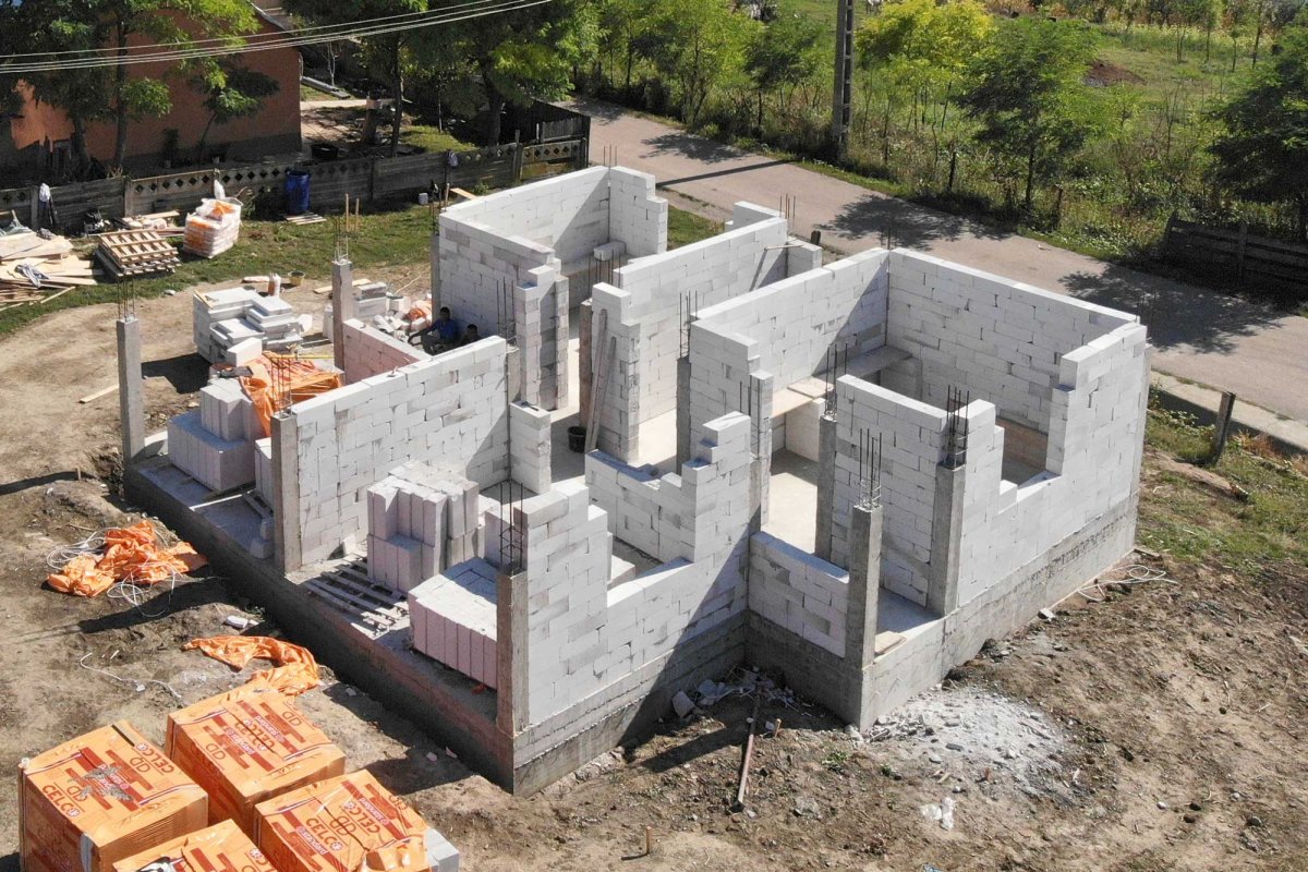 Casă pentru o familie nevoiaşă, ridicată de Mănăstirea Hadâmbu 125504