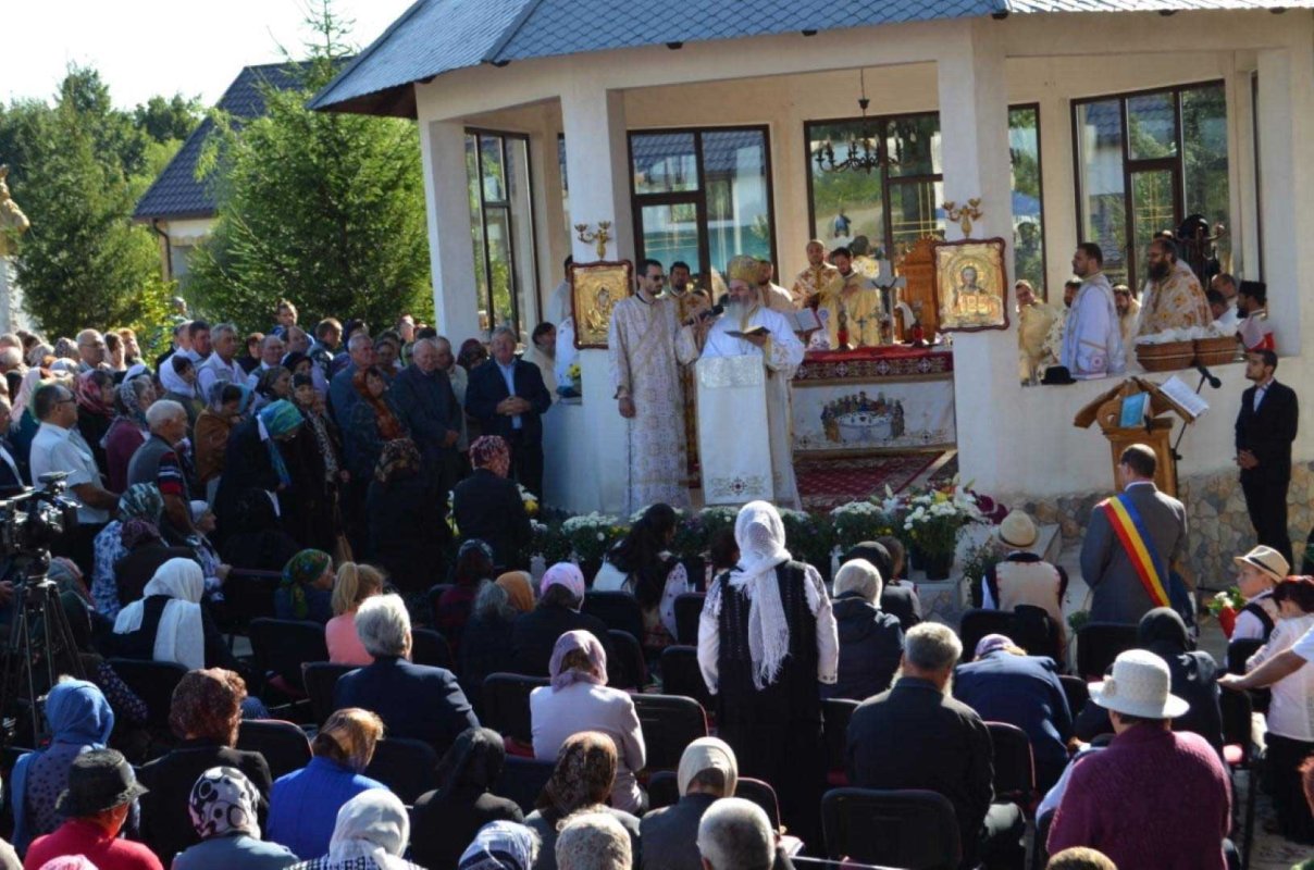 Liturghie arhierească la hramul Mănăstirii Ivăneşti 125592