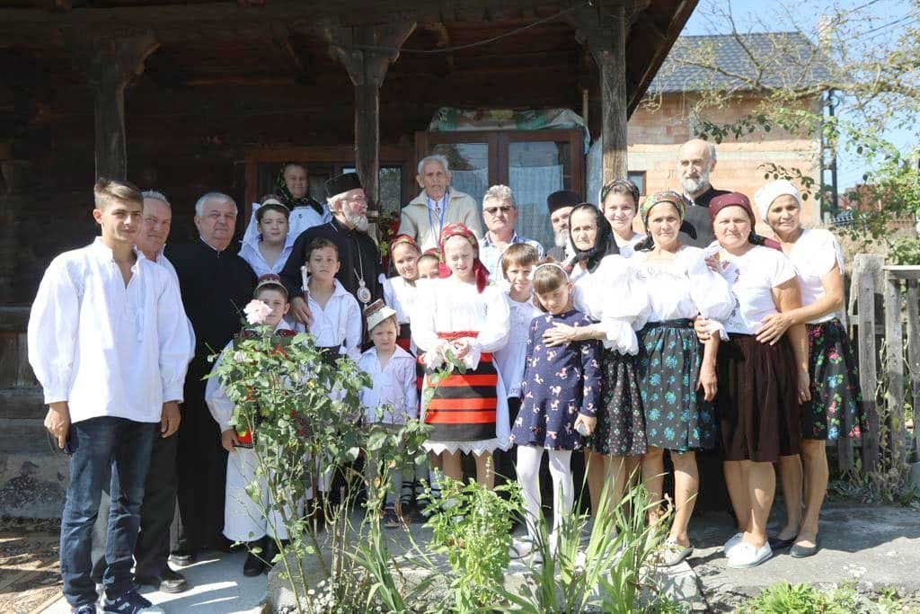 Ordinul „Crucea Justinian Arhiepiscopul” acordat ţăranului scriitor şi veteranului de război Ioan Godja-Ou din Văleni, Maramureş 125746