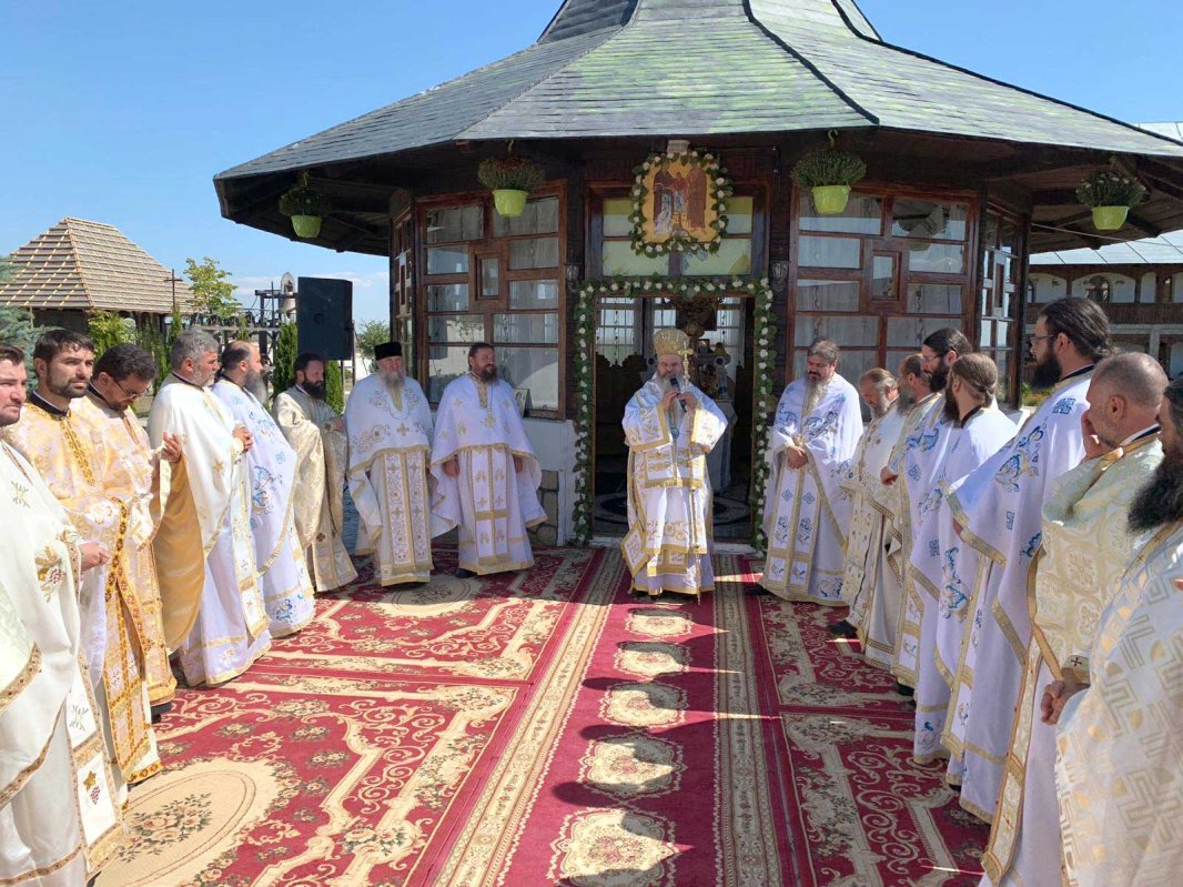 Rugăciuni arhiereşti în cinstea Maicii Domnului 125767