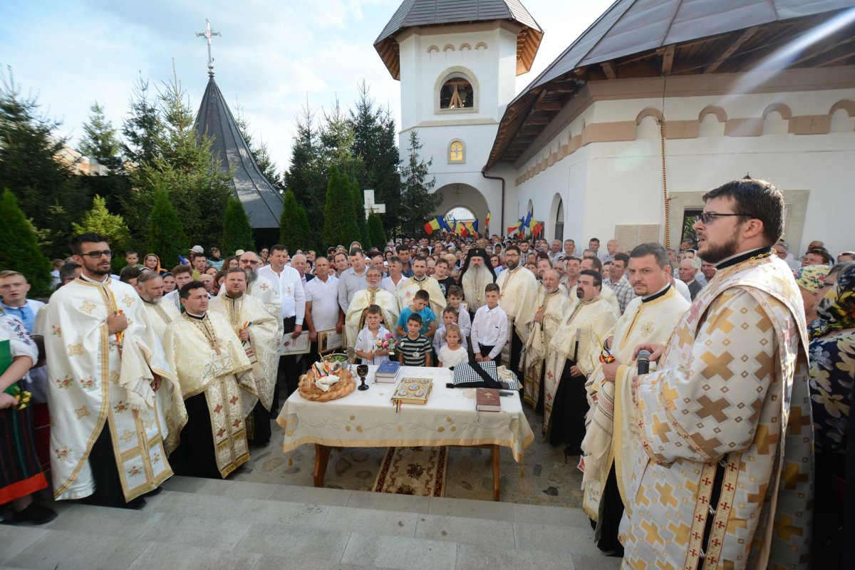 Sfinţire de casă parohială şi socială în comunităţile din Banu şi Flămânzi 125766