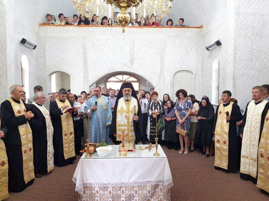 Slujiri şi binecuvântări arhiereşti 125743