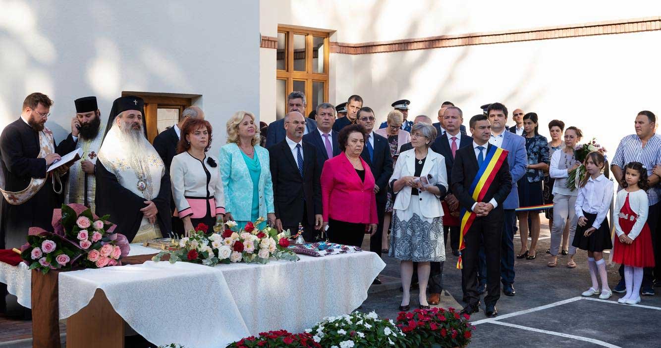 Binecuvântare arhierească pentru elevii ieşeni la început de an şcolar 125912