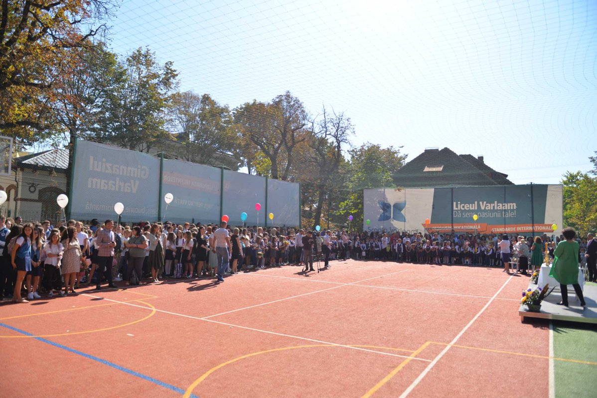 Binecuvântare arhierească pentru elevii ieşeni la început de an şcolar 125913