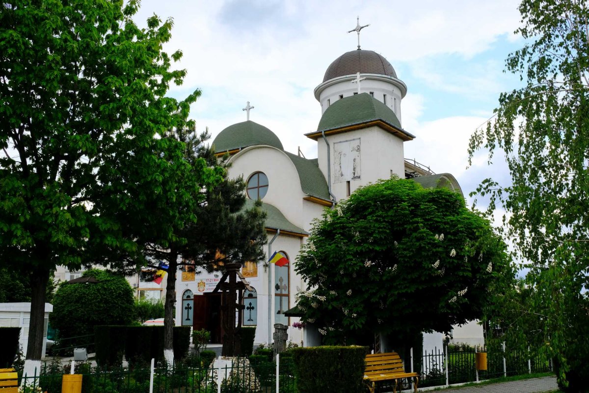 Biserica „Sfinții Împărați Constantin și Elena” din Urziceni,  județul Ialomița 125917