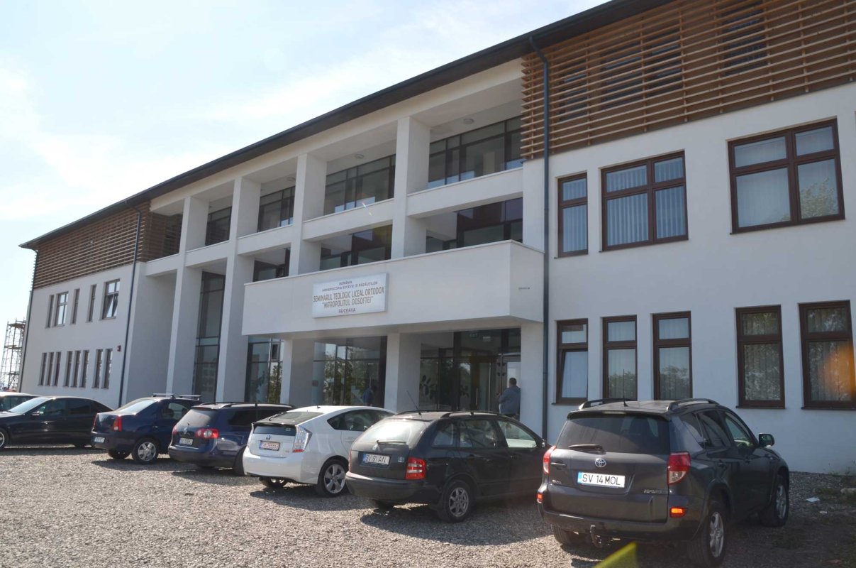 Deschiderea noului an şcolar şi sfinţirea internatului Seminarului Teologic „Mitropolitul Dosoftei” din Suceava 125923