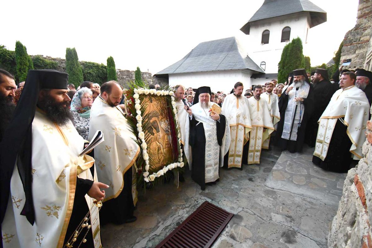 Mii de pelerini s-au rugat la hramul Mănăstirii Hadâmbu 125919