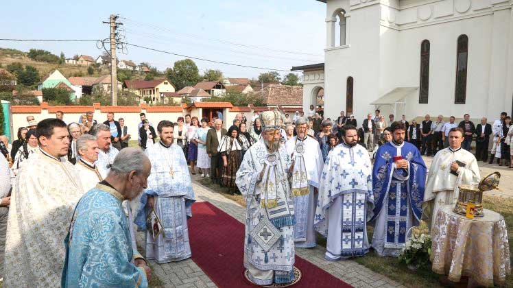 Slujiri arhiereşti la sărbătoarea Naşterii Maicii Domnului 125873