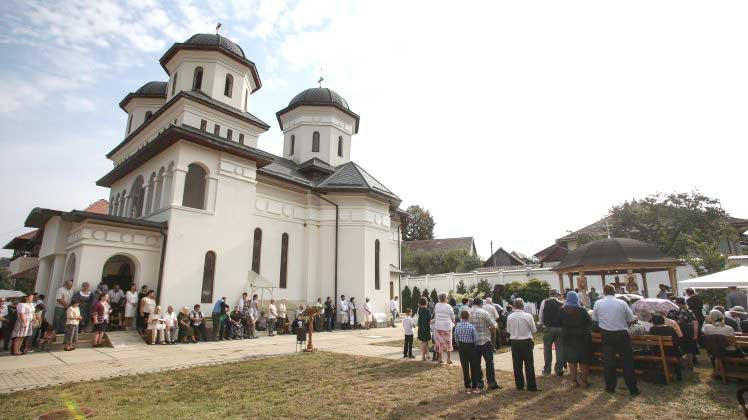 Slujiri arhiereşti la sărbătoarea Naşterii Maicii Domnului 125874