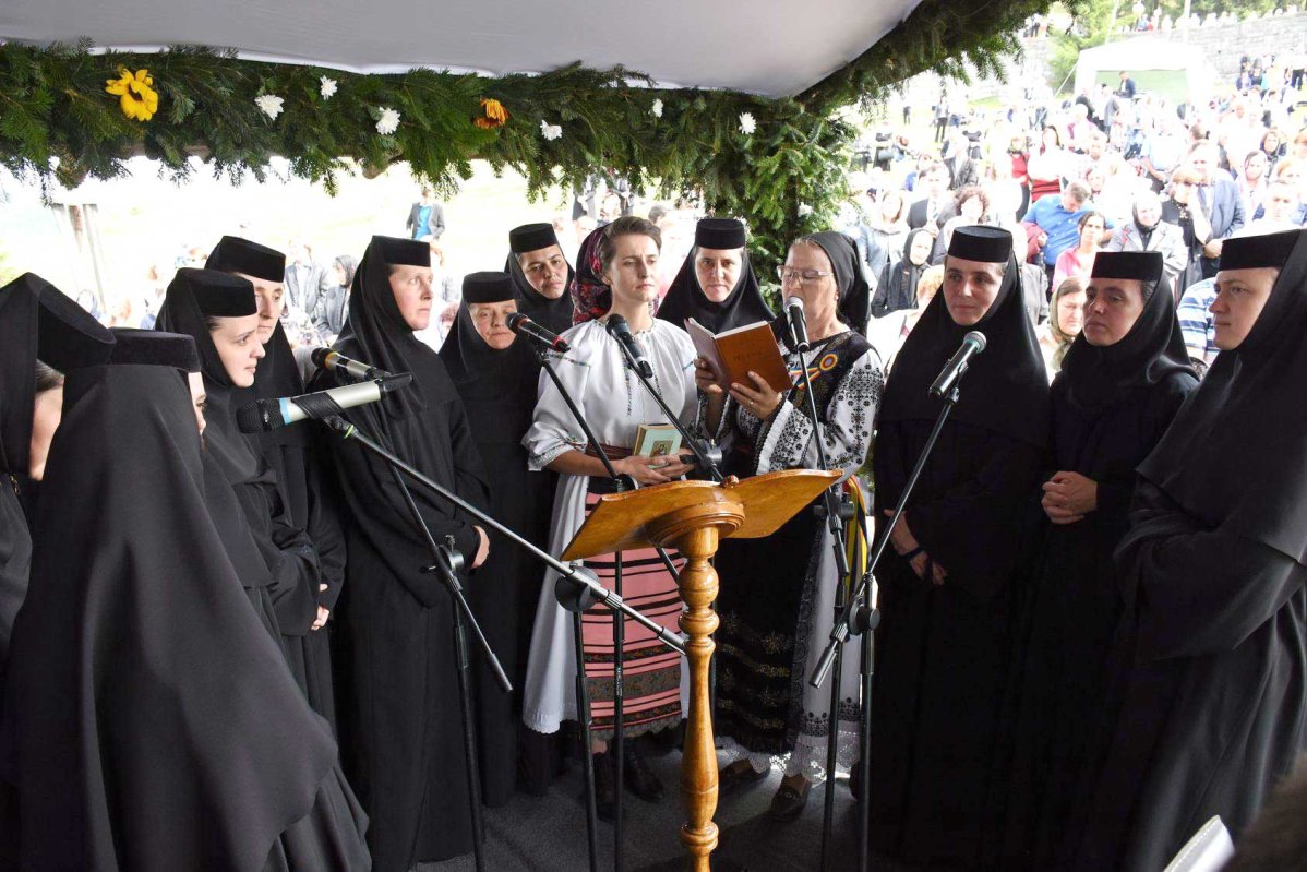 Slujiri arhiereşti la sărbătoarea Naşterii Maicii Domnului 125875