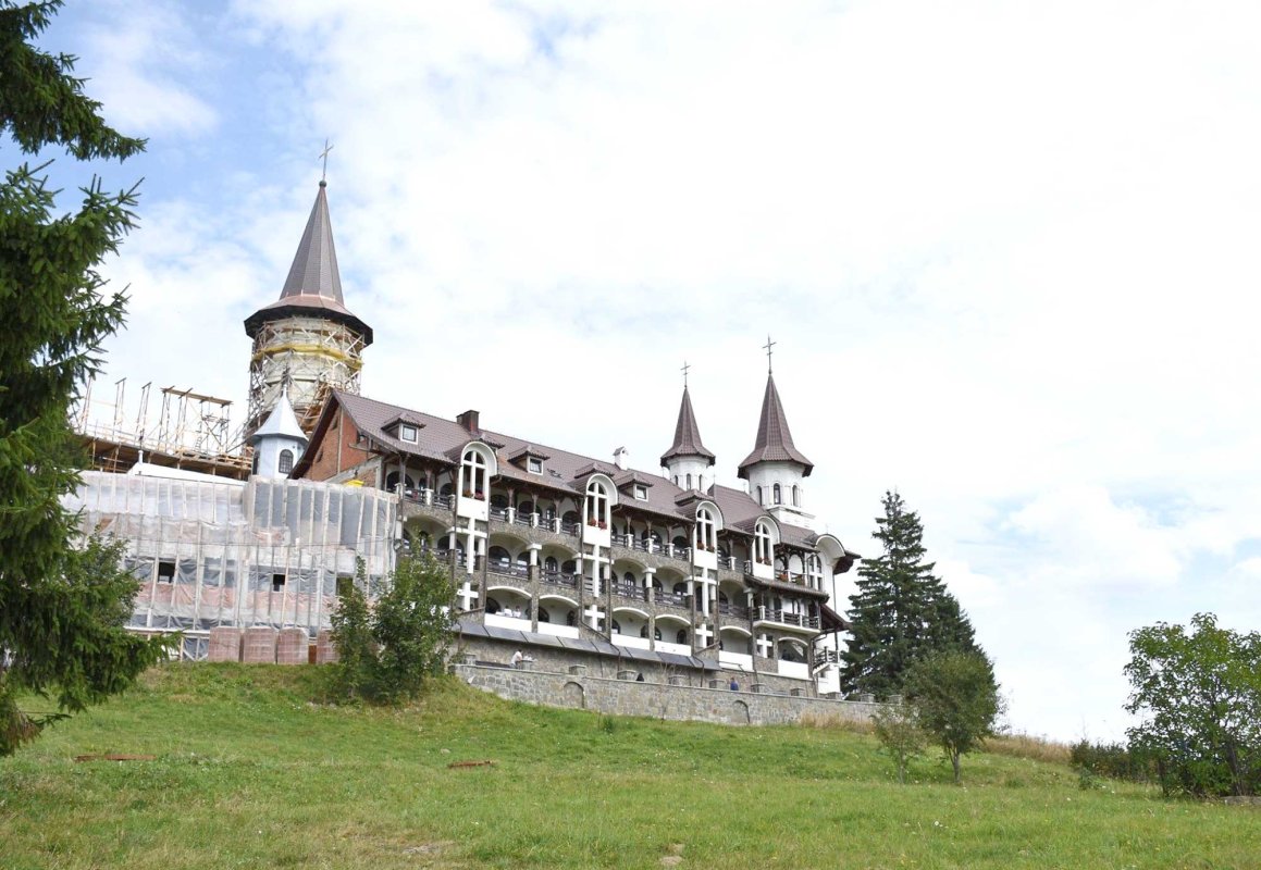 Slujiri arhiereşti la sărbătoarea Naşterii Maicii Domnului 125878