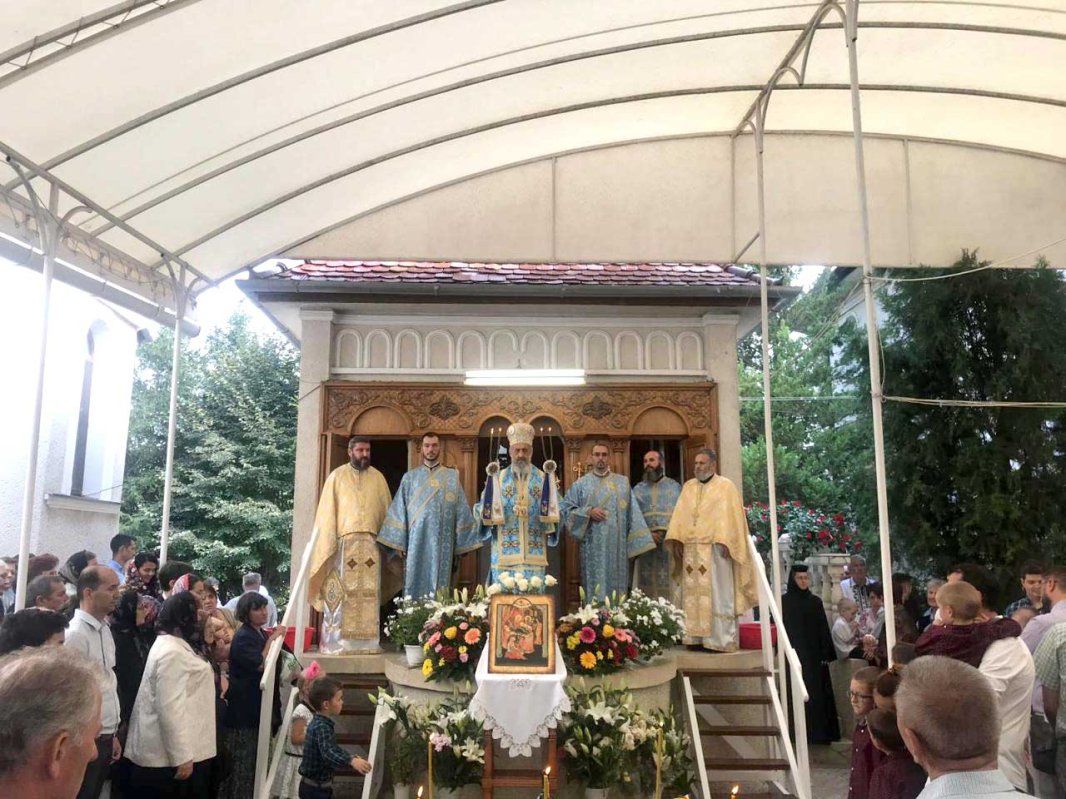 Slujiri arhiereşti la sărbătoarea Naşterii Maicii Domnului 125879