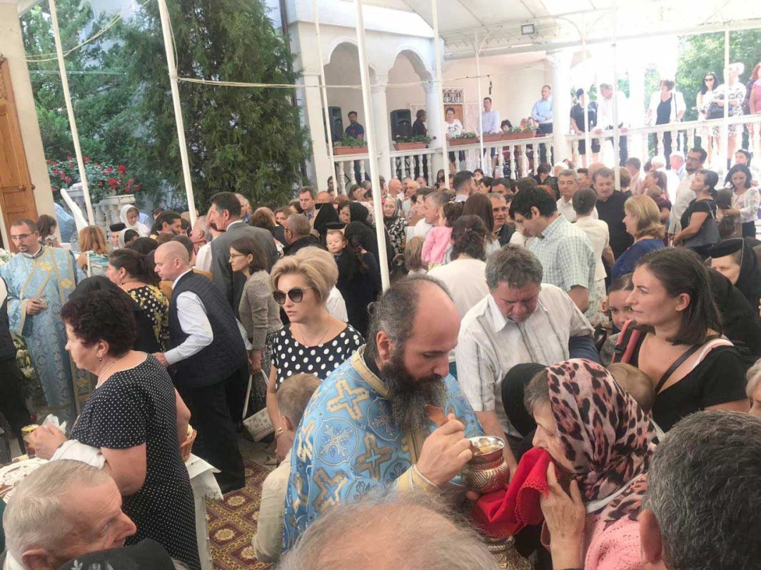 Slujiri arhiereşti la sărbătoarea Naşterii Maicii Domnului 125880